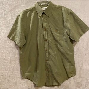 Orvis Shirt Men’s Medium Green Button Down Short Sleeve Curved Hem Casual